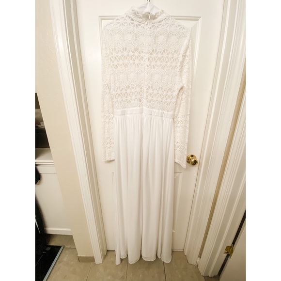 ✨SOLD✨ In Dreams White Long Sleeve Lace Maxi Dress - Picture 3 of 5